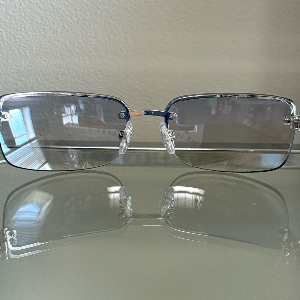 GUESS - Vintage Clear Blue Sunglasses LIKE NEW
